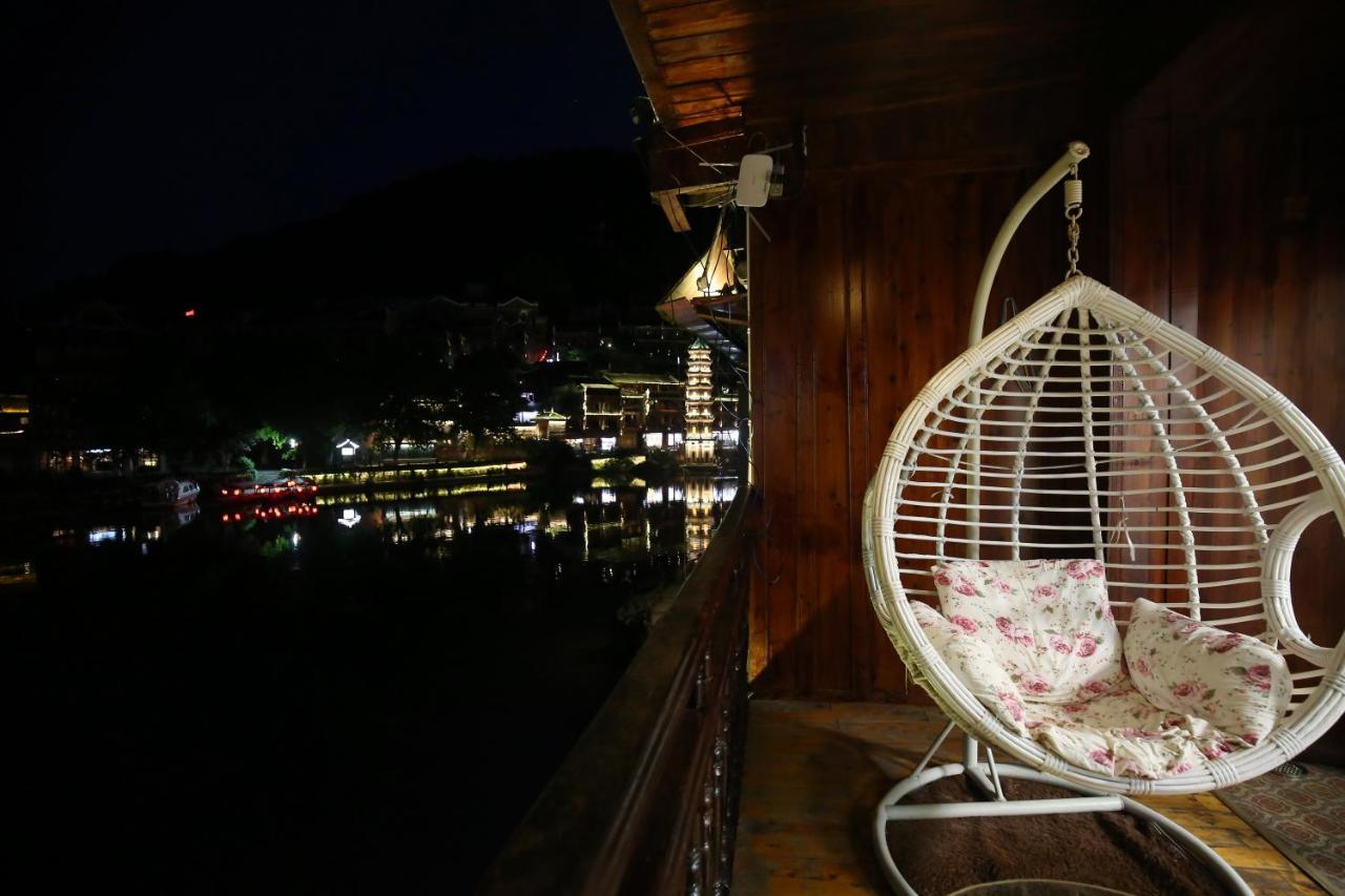 Lqj Riverside Guest House Fenghuang Exterior foto