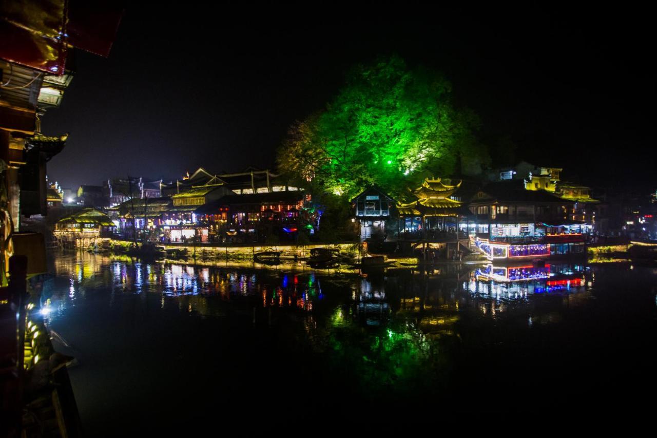 Lqj Riverside Guest House Fenghuang Exterior foto