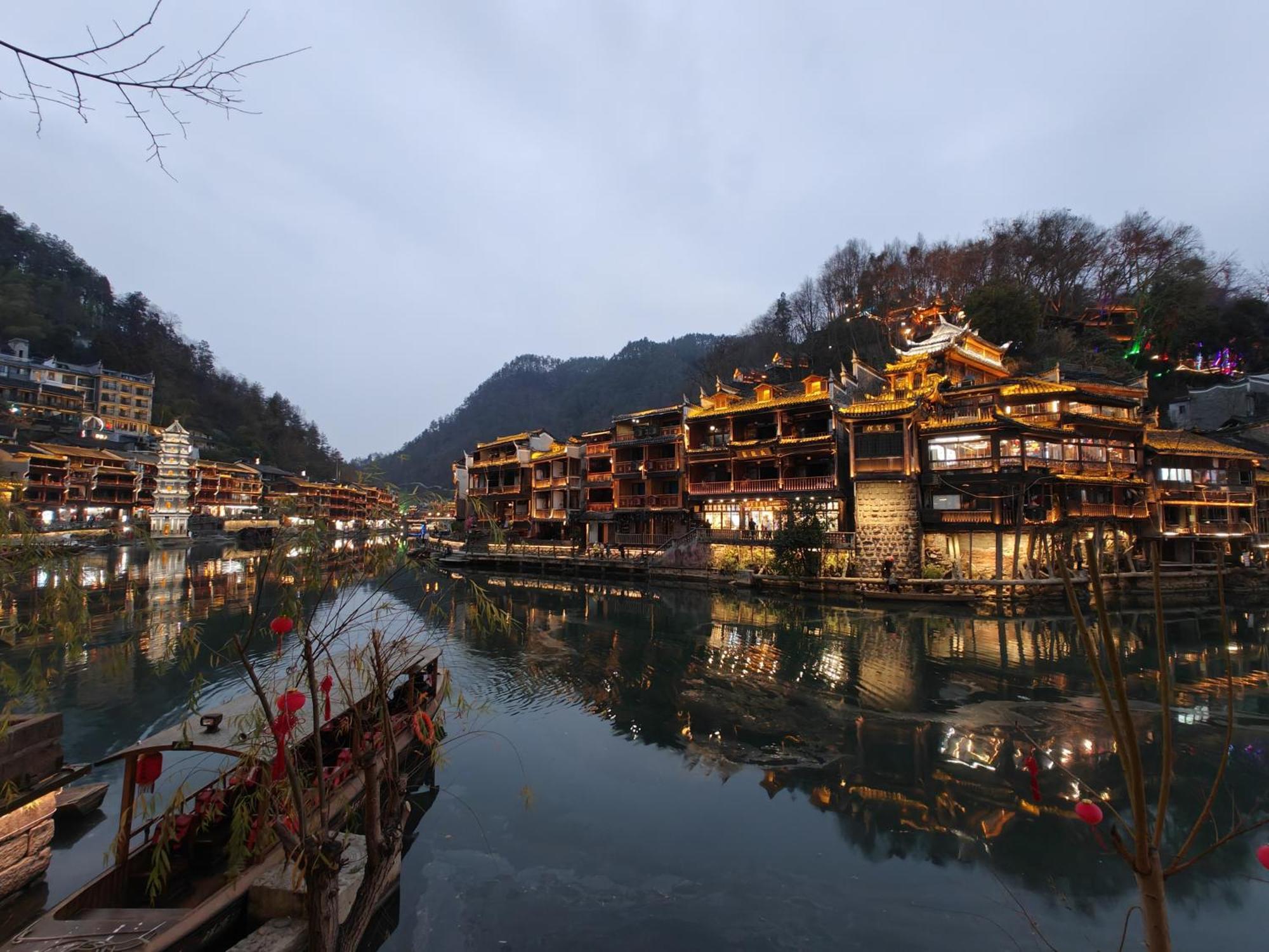 Lqj Riverside Guest House Fenghuang Exterior foto