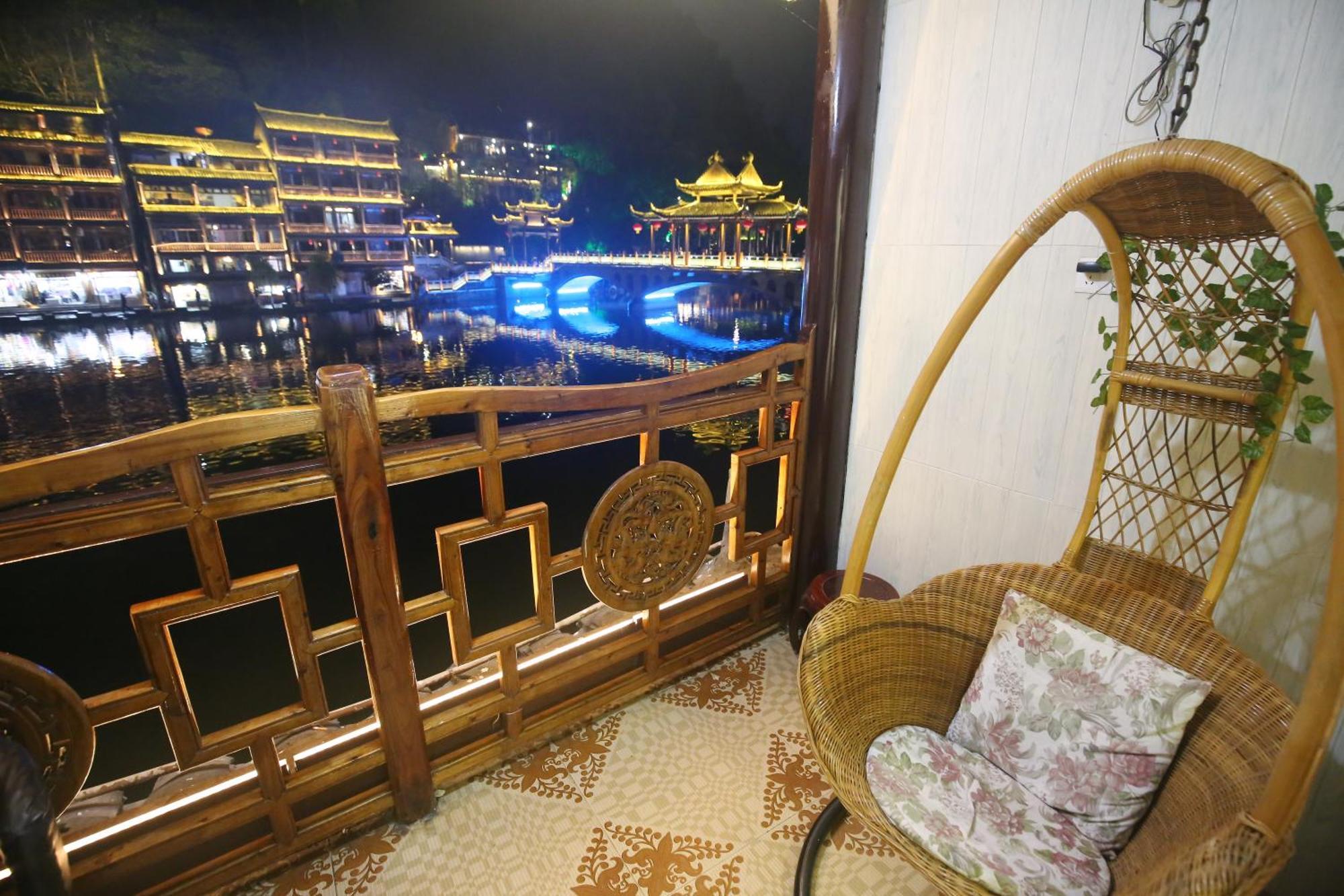 Lqj Riverside Guest House Fenghuang Exterior foto