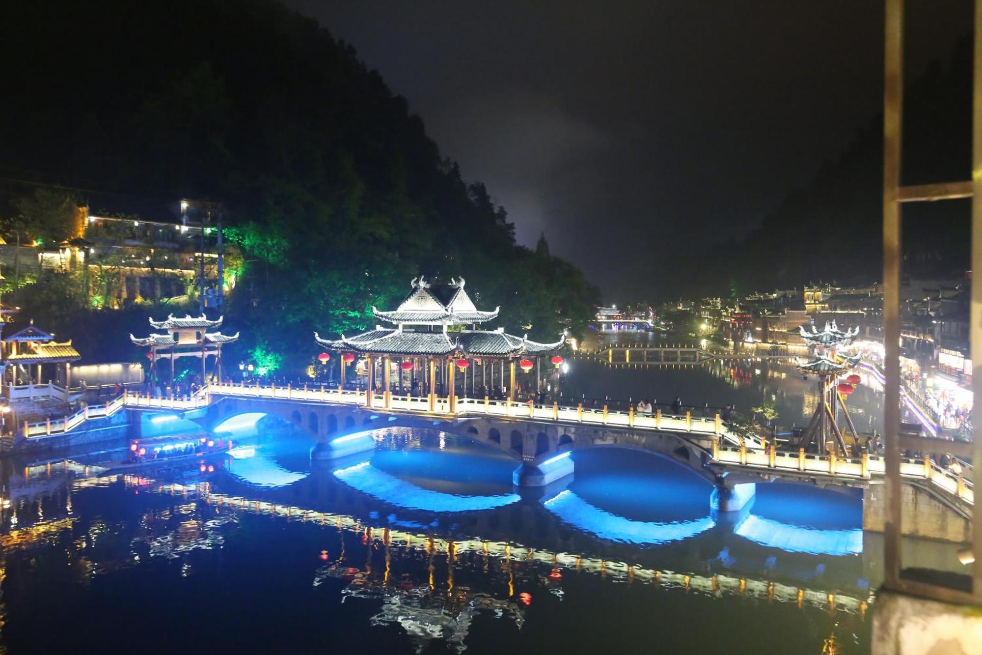 Lqj Riverside Guest House Fenghuang Exterior foto